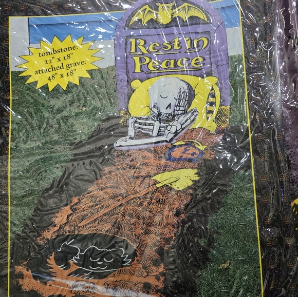 Lot of 2 Vintage 3D Halloween graveyard inflatable scenes - Picture 6 of 11